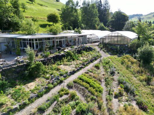 Kräutergarten und Gewächshäuser