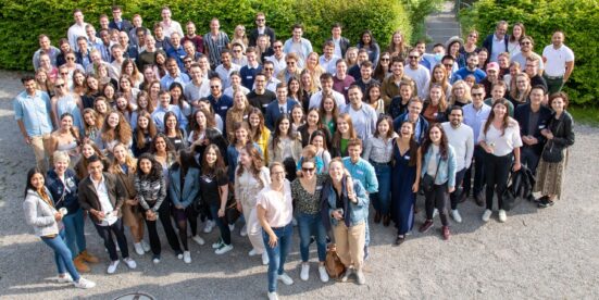Zusammenkunft vieler Menschen aus verschiedenen Ländern an einem Event der SIM HSG